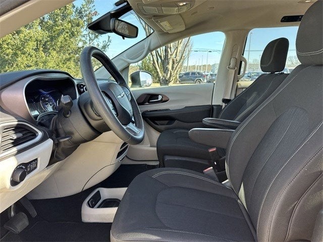 2024 Chrysler Voyager LX