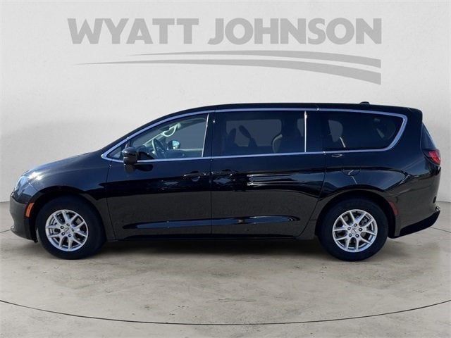 2024 Chrysler Voyager LX