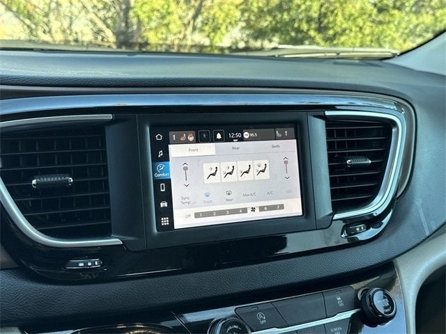 2024 Chrysler Voyager LX