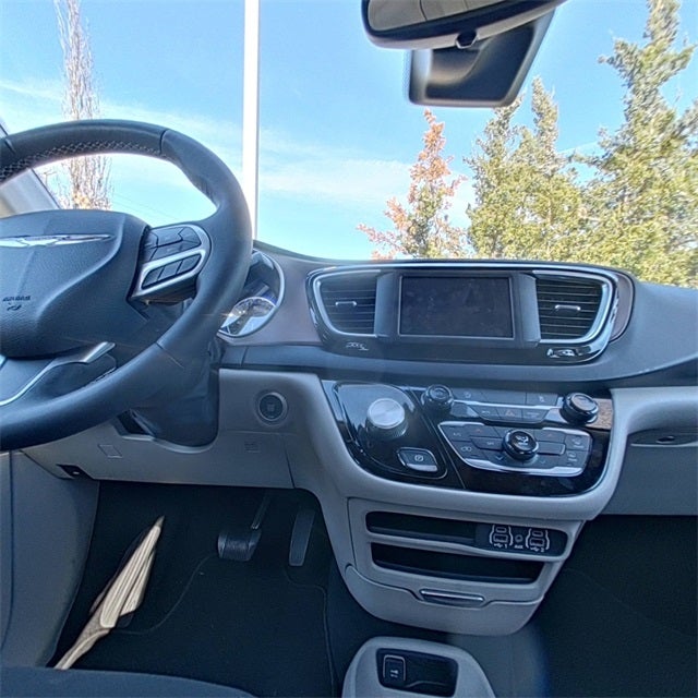 2024 Chrysler Voyager LX