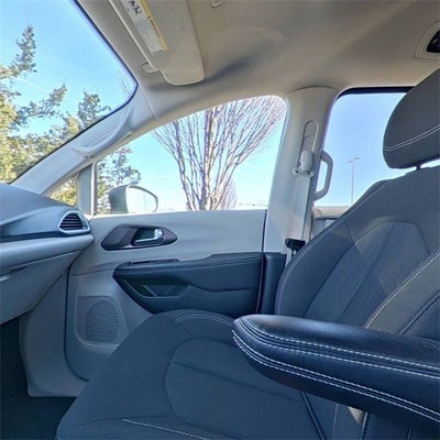 2024 Chrysler Voyager LX