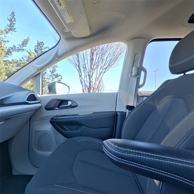 2024 Chrysler Voyager LX