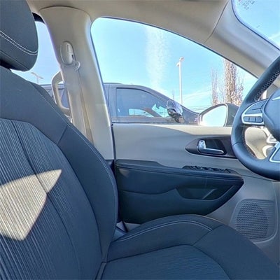 2024 Chrysler Voyager LX