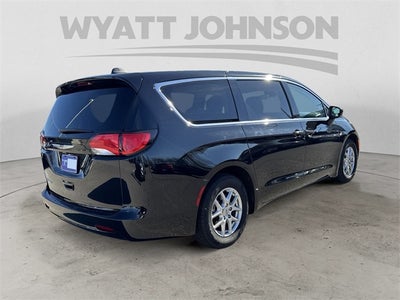 2024 Chrysler Voyager LX