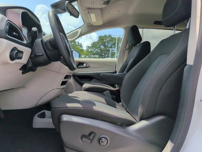 2024 Chrysler Voyager LX
