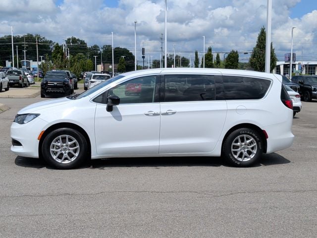 2024 Chrysler Voyager LX