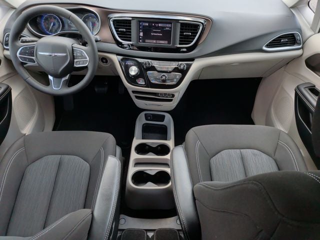 2024 Chrysler Voyager LX