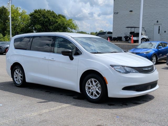 2024 Chrysler Voyager LX