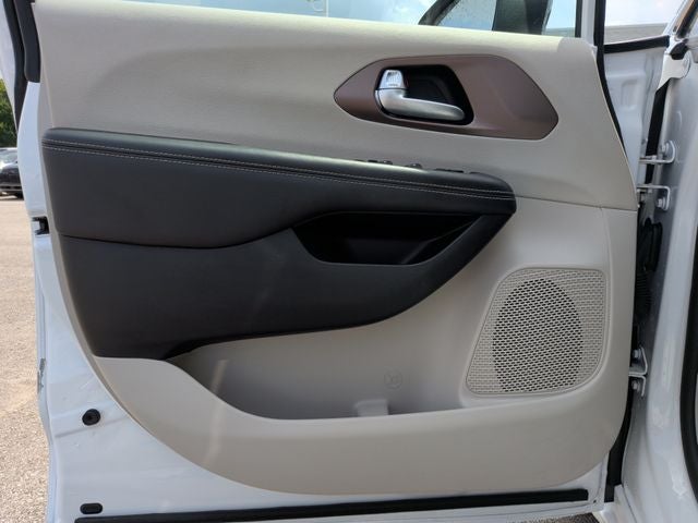 2024 Chrysler Voyager LX