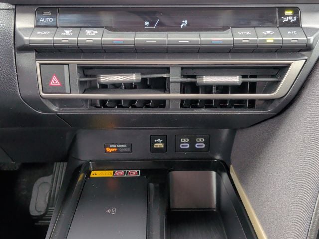 2025 Toyota Camry LE - Photo 18