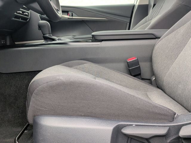 2025 Toyota Camry LE - Photo 12