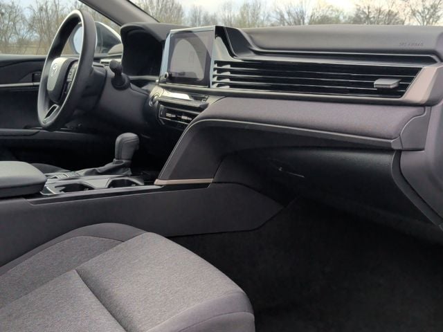 2025 Toyota Camry LE - Photo 29