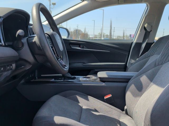 2025 Toyota Camry LE - Photo 13