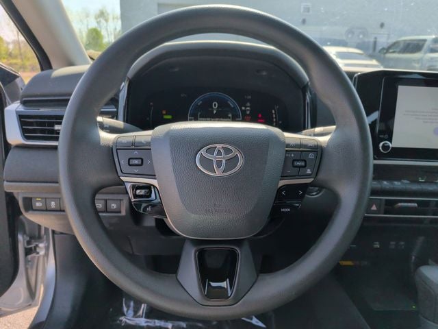 2025 Toyota Camry LE - Photo 15