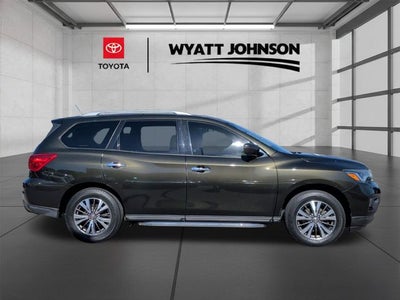 2017 Nissan Pathfinder SL