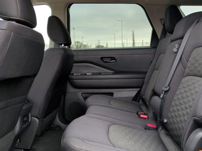 2024 Nissan Pathfinder SV