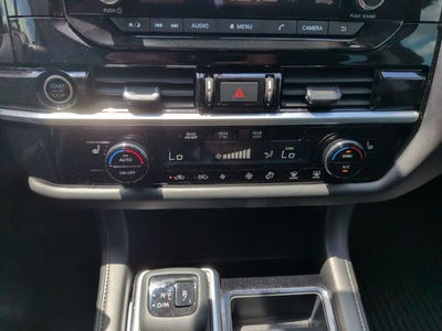 2024 Nissan Pathfinder SV