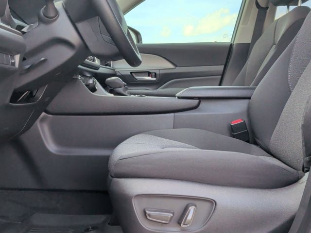 2025 Toyota Grand Highlander LE