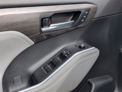 2023 Toyota Highlander Hybrid Platinum