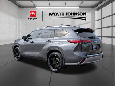 2023 Toyota Highlander Hybrid Platinum