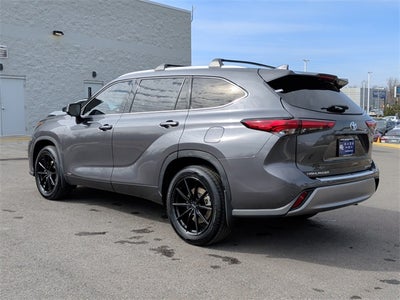 2023 Toyota Highlander Hybrid Platinum