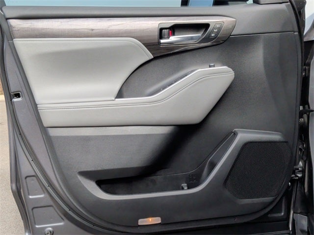 2023 Toyota Highlander Hybrid Platinum