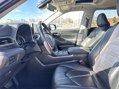 2024 Toyota Highlander LE