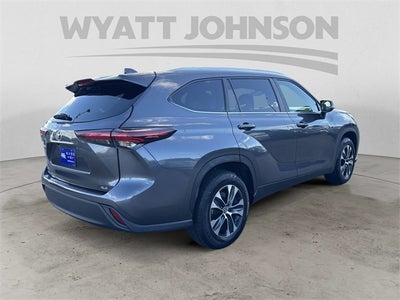 2024 Toyota Highlander LE