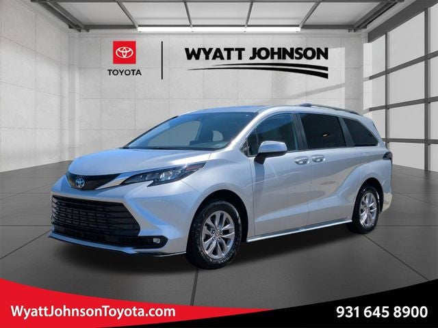 2025 Toyota Sienna XLE 8-Passenger Hybrid FWD's photo