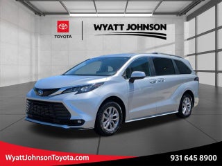 2025 Toyota Sienna XLE 8 Passenger