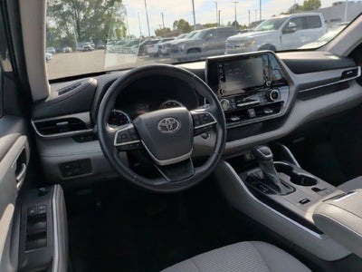 2022 Toyota Highlander LE