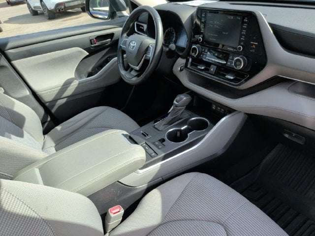 2022 Toyota Highlander LE