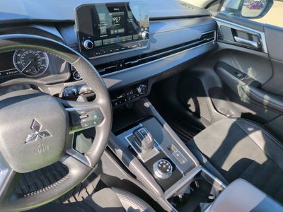 2024 Mitsubishi Outlander SE