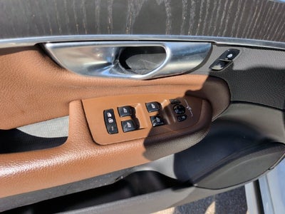 2020 Volvo XC90 T6 Momentum