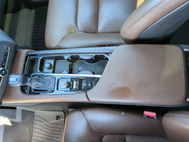 2020 Volvo XC90 T6 Momentum