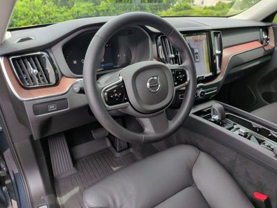 2024 Volvo XC60 B5 Plus Dark Theme