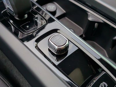 2024 Volvo XC60 B5 Plus Dark Theme