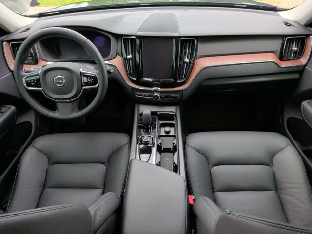 2024 Volvo XC60 B5 Plus Dark Theme